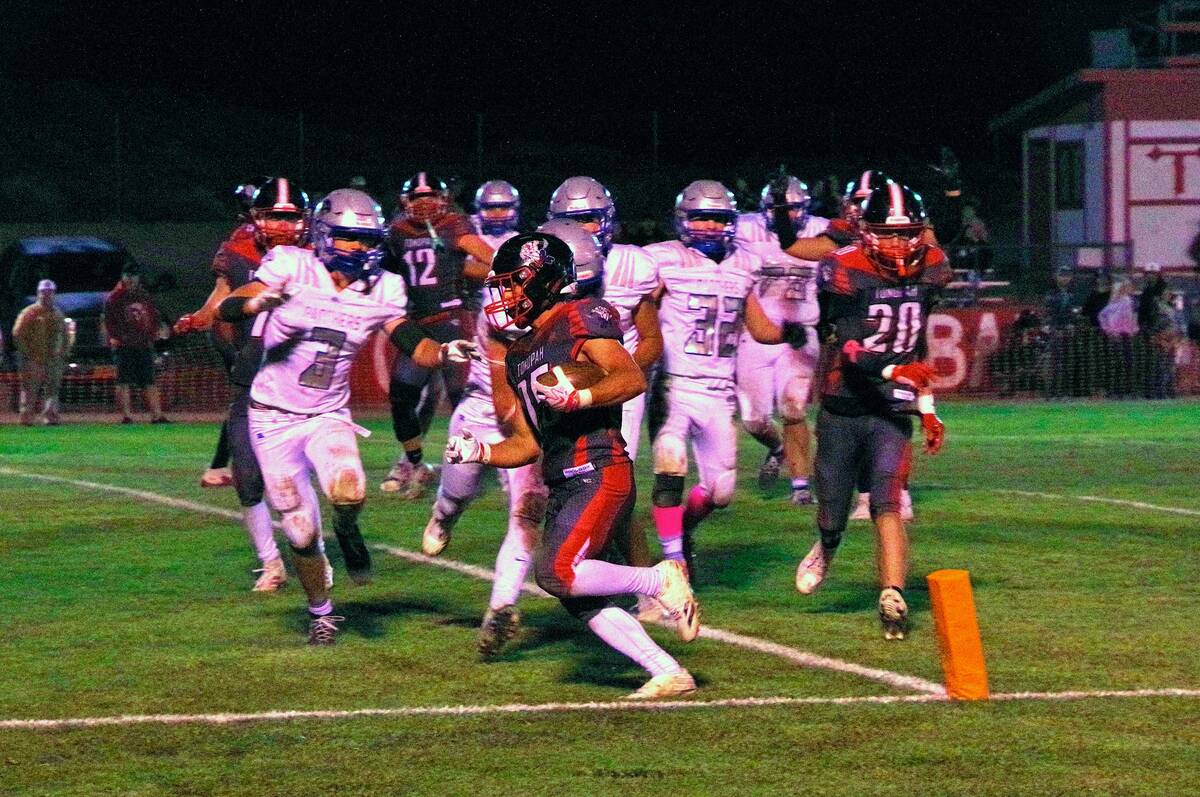 Tonopah’s Dustin Otteson (25) carries the ball into the end zone against Pahranagat Valley du ...